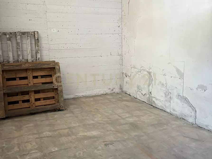 Immagine 24 di Garage in vendita  in Via Chiusi 80 a Roma