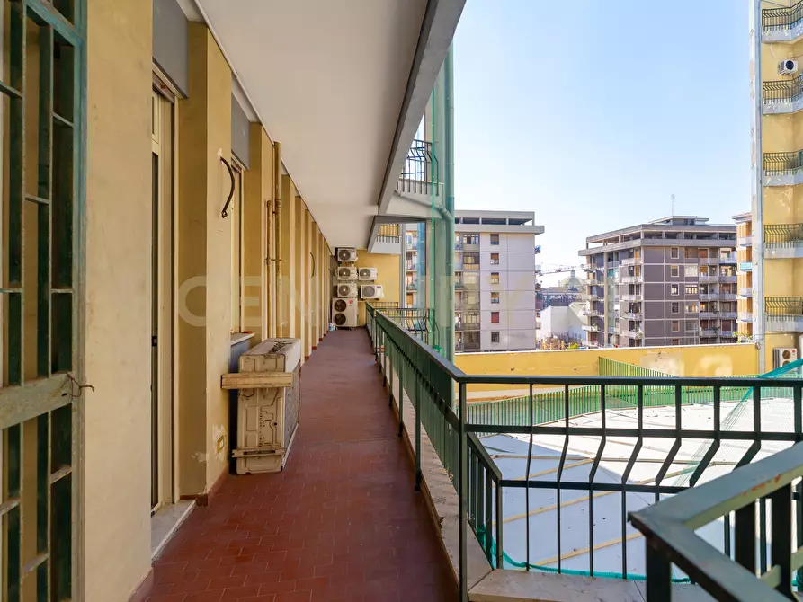 Immagine 10 di Pentalocale in vendita  in Corso Sicilia 64 a Catania