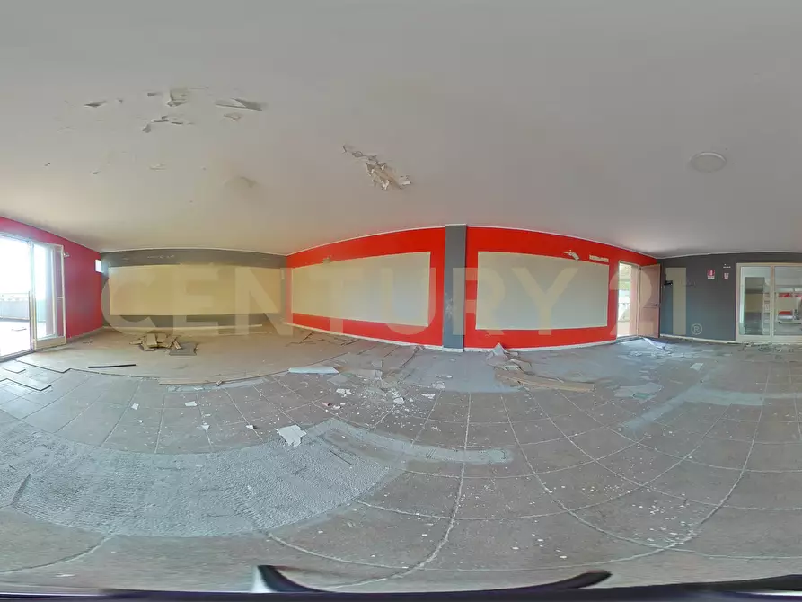 Immagine 89 di Showroom in vendita  in Via delle Scuole 1 a Aci Castello