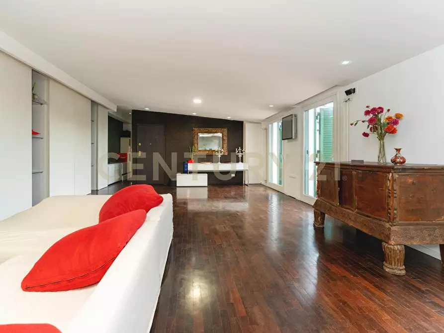 Immagine 30 di Attico in vendita  in Via Maria Gianni 85 a Catania