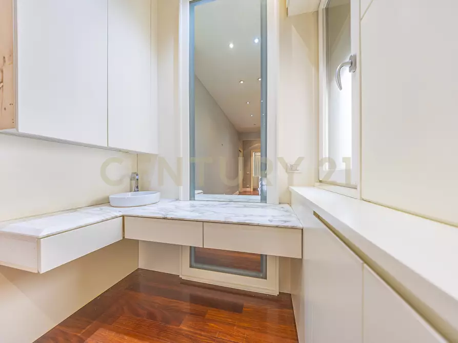 Immagine 6 di Appartamento in vendita  in Via Bevagna 68 a Roma