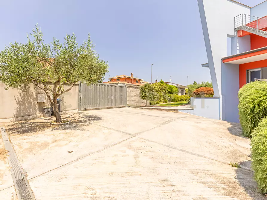 Immagine 8 di Villa in vendita  in Via Palmoli 27 a Roma