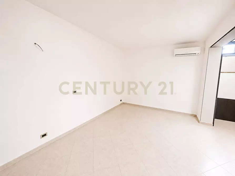 Immagine 11 di Trilocale in vendita  in Via Turi D'Agostino 145 a Aci Catena
