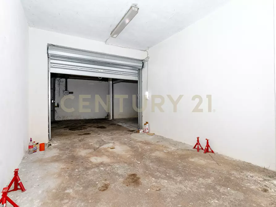 Immagine 24 di Magazzino in vendita  in Via del Bosco 407 a Catania