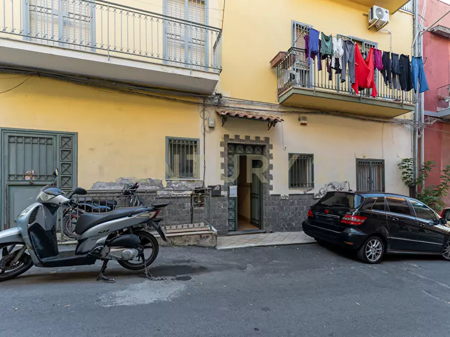 Immagine 3 di Trilocale in vendita  in Via del Piccone 7 a Catania
