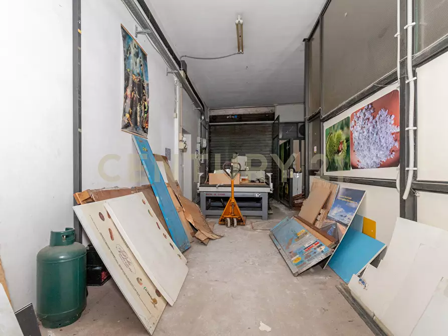 Immagine 18 di Locale commerciale in vendita  in Viale Mario Rapisardi 186 a Catania