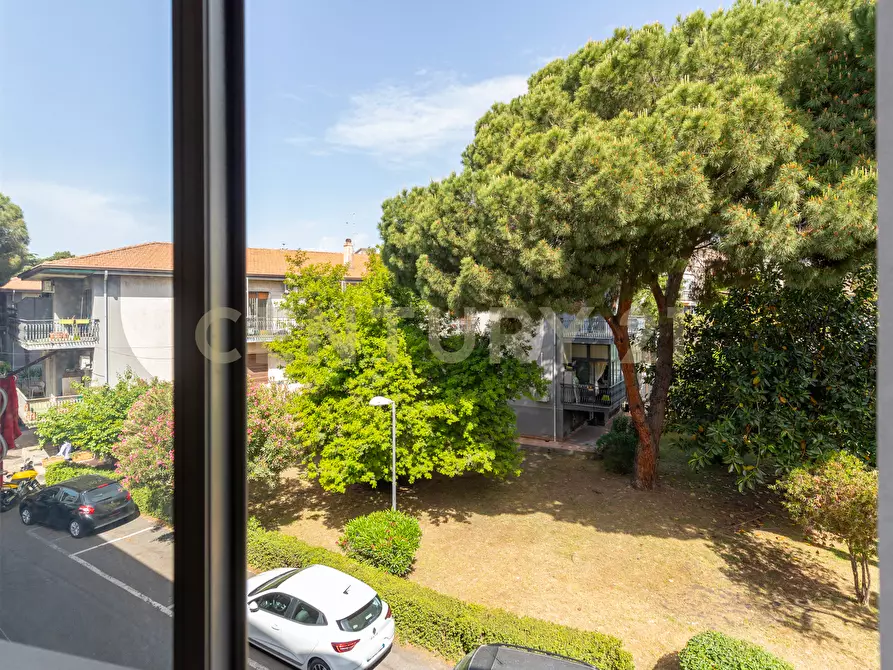 Immagine 13 di Pentalocale in affitto  in Viale Lorenzo Bolano 45 a Catania