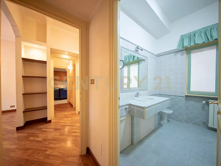 Immagine 24 di Trilocale in vendita  in Via Bevagna 56 a Roma