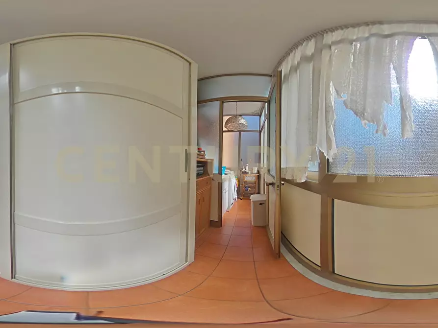 Immagine 52 di Pentalocale in vendita  in Via Carrubella 155 a Gravina Di Catania