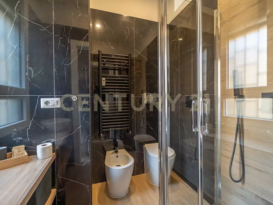 Immagine 11 di Bilocale in vendita  in Via Girolamo Benzoni a Roma