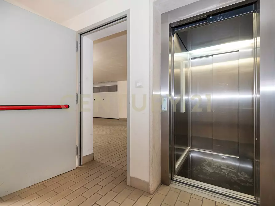 Immagine 4 di Garage in vendita  in Via Milano 85 a Catania