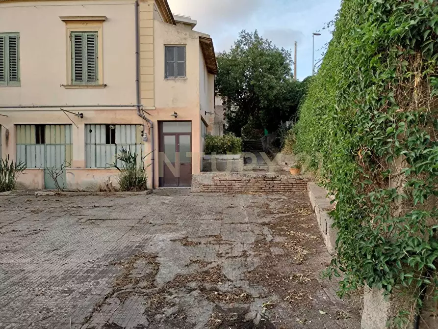 Immagine 34 di Palazzo in vendita  in Viale Regina Margherita 27 a Messina
