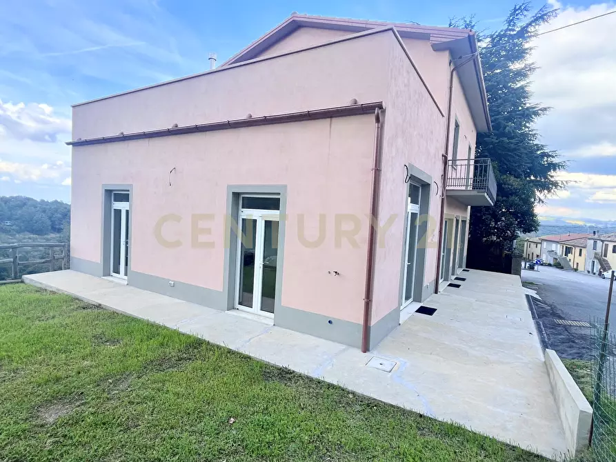 Immagine 48 di Villa in vendita  in Piazza Barbana 35 a Scansano