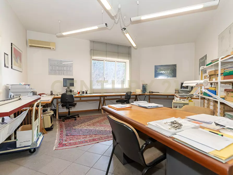 Immagine 11 di Pentalocale in vendita  in Via Convento del Carmine 5 a Tremestieri Etneo