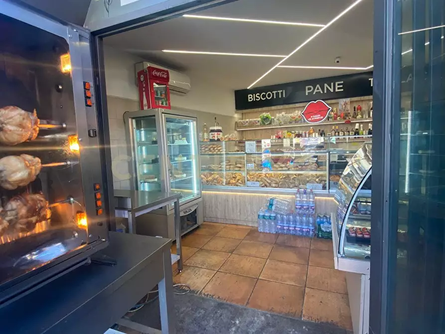 Immagine 6 di Locale commerciale in vendita  in via zia lisa 181 a Catania