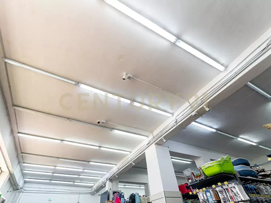 Immagine 25 di Attività commerciale in vendita  in Via Nizzeti 6 a Aci Catena
