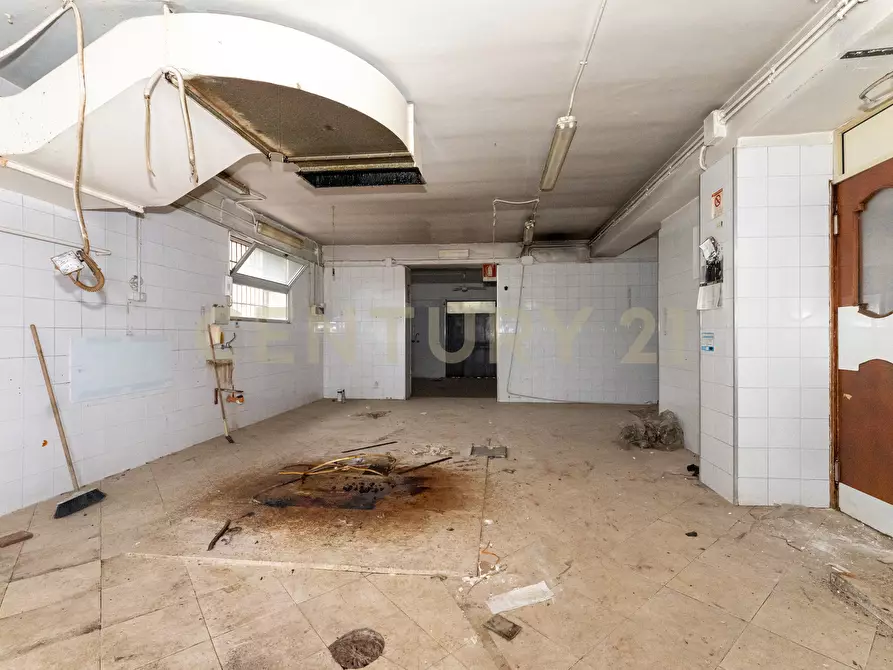 Immagine 19 di Locale commerciale in affitto  in Via Catira 2 a San Gregorio Di Catania