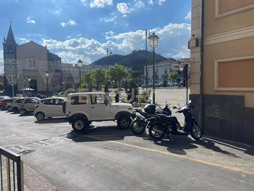 Immagine 29 di Locale commerciale in vendita  in Piazza Vittorio Emanuele a Nicolosi
