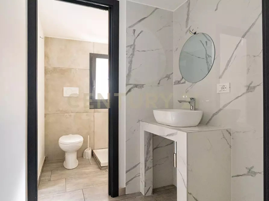 Immagine 25 di Locale commerciale in vendita  in Via Mario Sangiorgi 56 a Catania