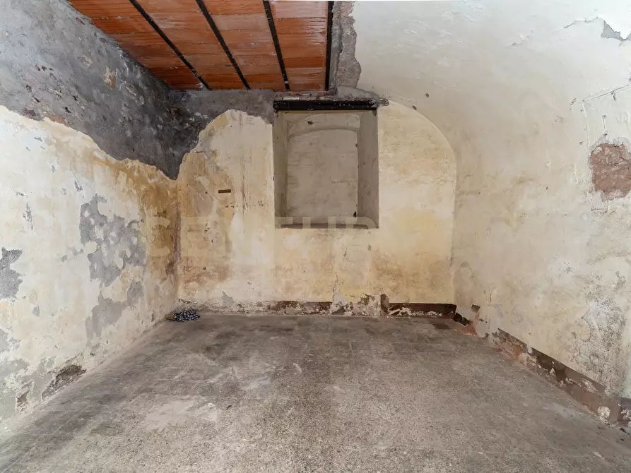 Immagine 19 di Locale commerciale in vendita  in Piazza Manganelli 15 a Catania