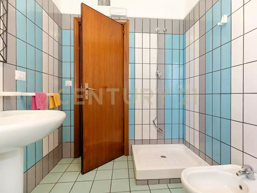 Immagine 27 di Pentalocale in vendita  in Via Grazia Deledda 2 a Catania