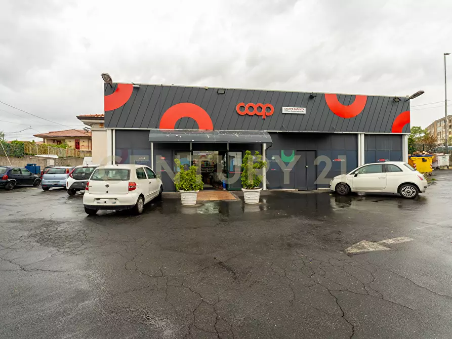 Immagine 8 di Locale commerciale in vendita  in Via Galermo 185 a Catania