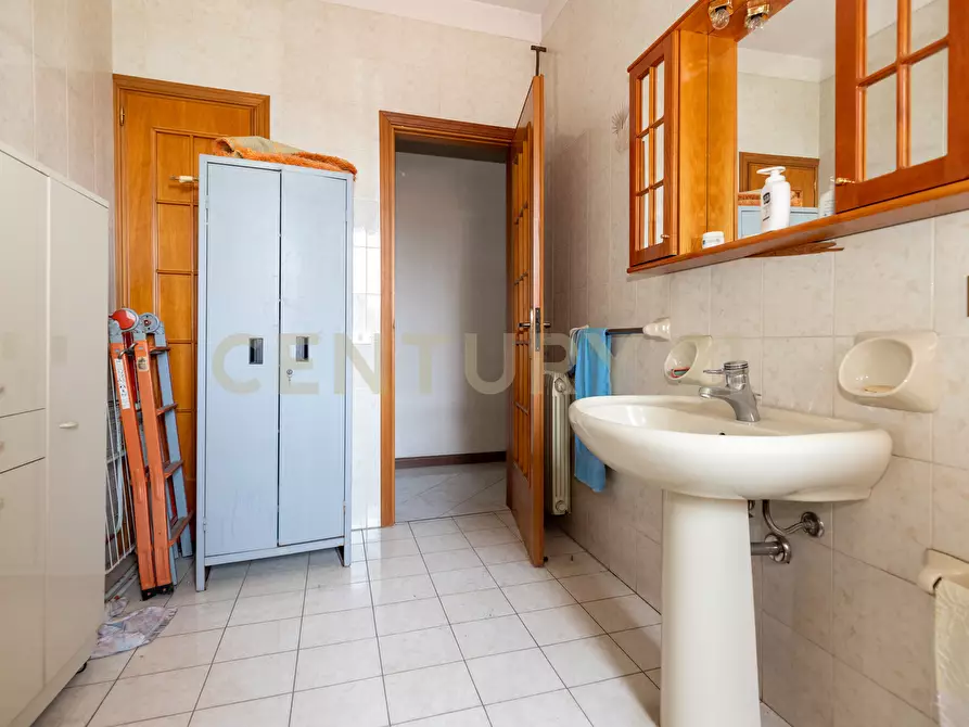 Immagine 29 di Pentalocale in vendita  in Via Vittorio Emanuele 181 a Viagrande