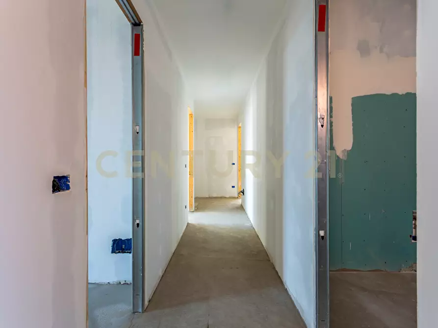 Immagine 17 di Quadrilocale in vendita  in Via dell'Olmata 30 a Roma