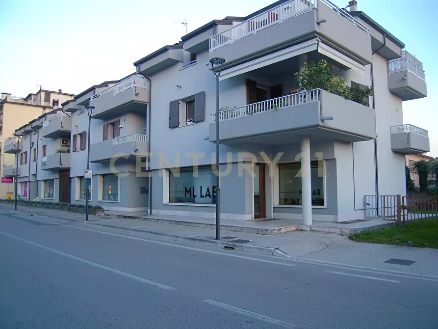 Immagine 1 di Locale commerciale in affitto  in Via Umberto I 53 a Bovolone