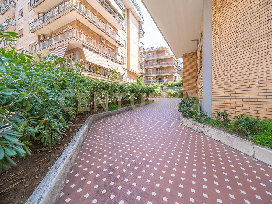 Immagine 96 di Trilocale in vendita  in Via Carlo Dossi 80 a Roma