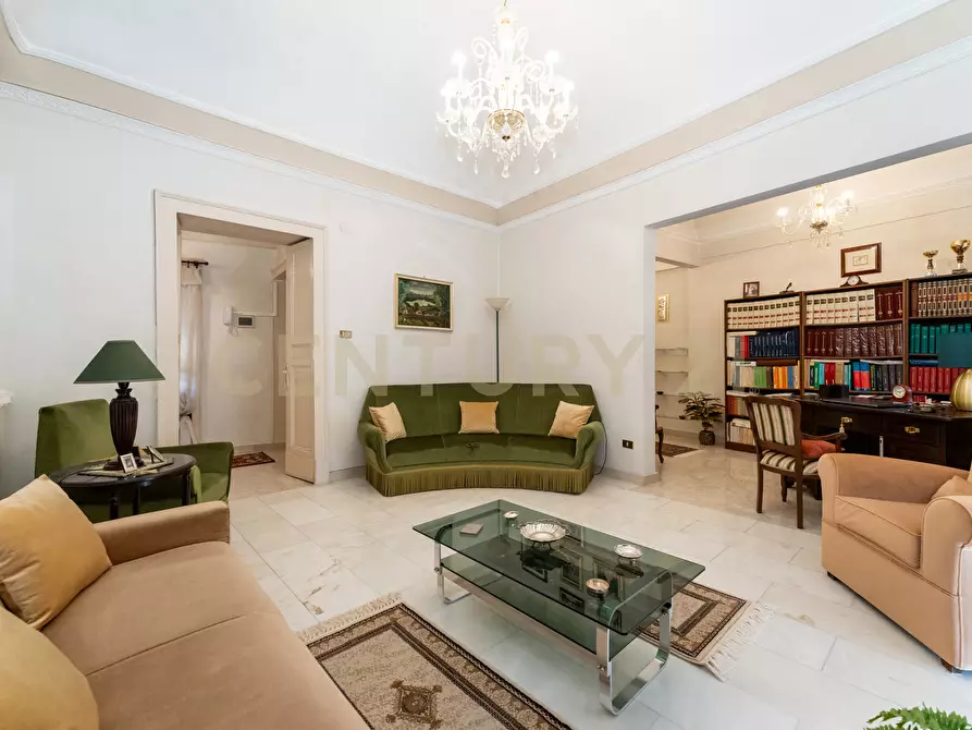 Immagine 12 di Pentalocale in vendita  in Via Antonino di Sangiuliano 185 a Catania