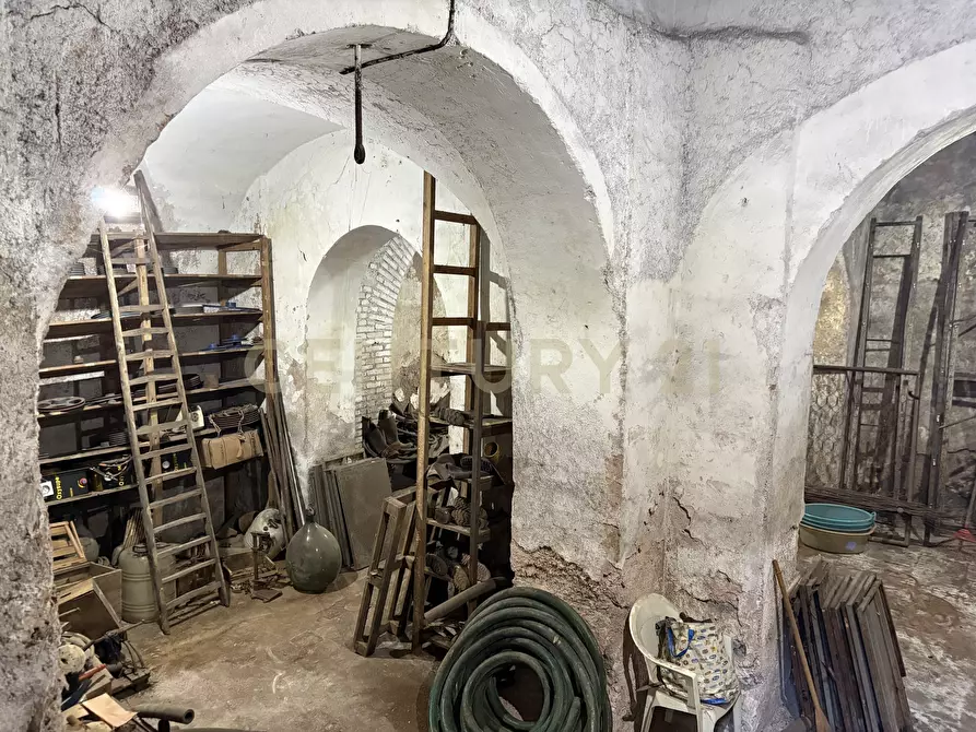 Immagine 51 di Locale commerciale in vendita  in Via 6 Aprile 59 a Catania