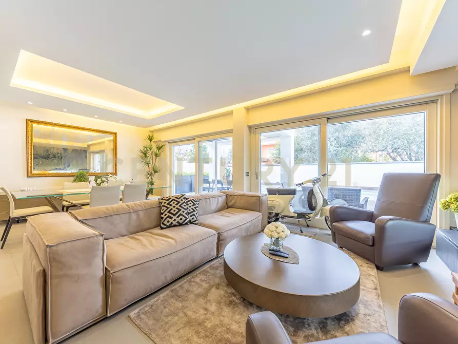 Immagine 34 di Villa in affitto  in Via Bedollo 117 a Roma