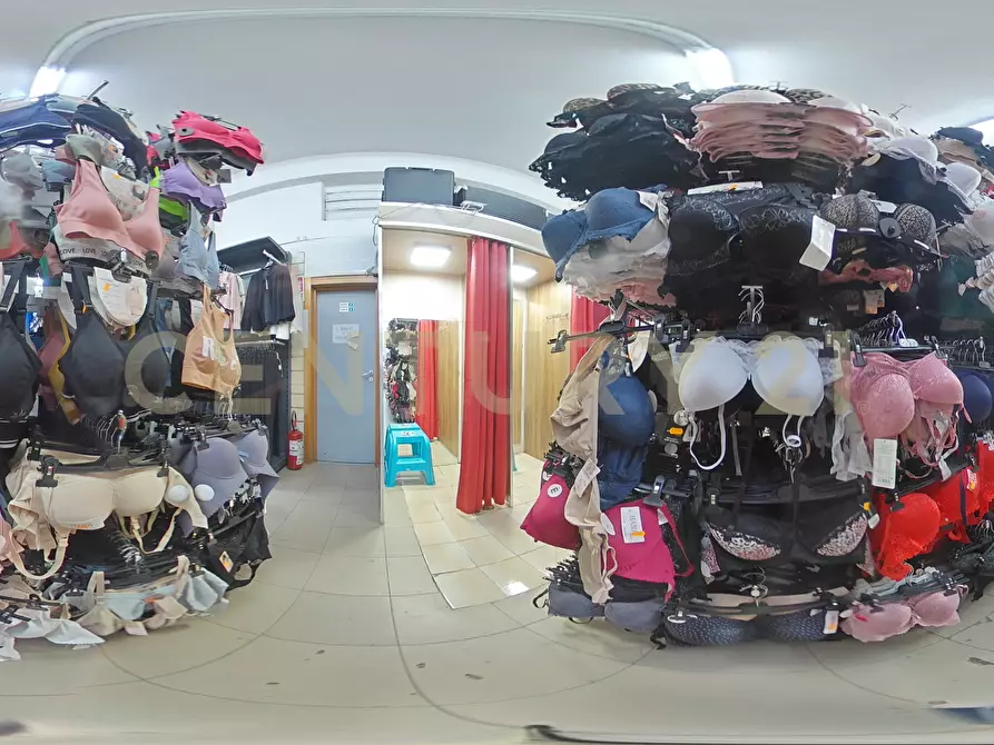 Immagine 33 di Attività commerciale in vendita  in Via Nizzeti 6 a Aci Catena