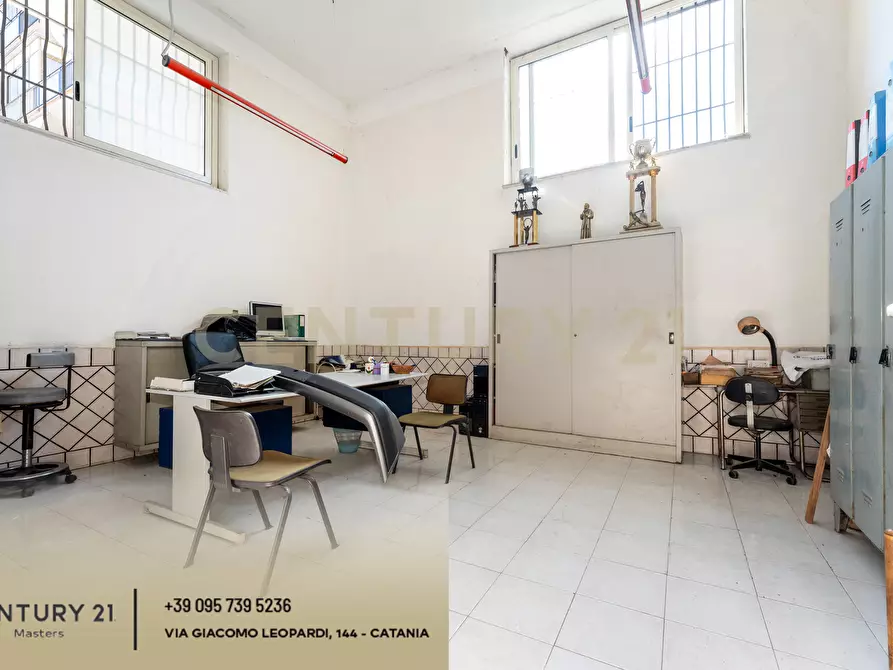 Immagine 24 di Locale commerciale in vendita  in Via Antonio Prestinenza 7 a Catania