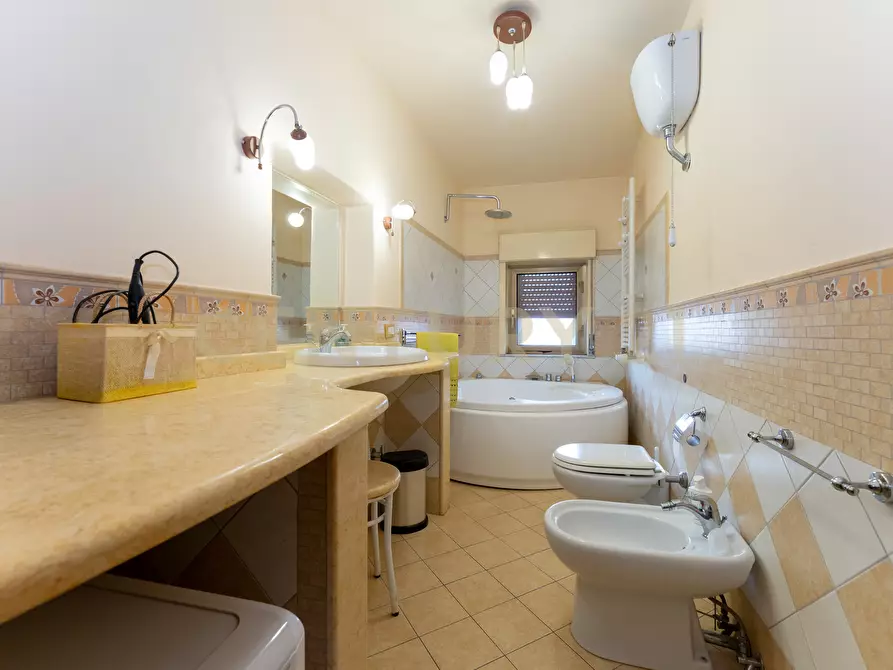 Immagine 12 di Appartamento in vendita  in Via dei Lillà 1 a Valverde