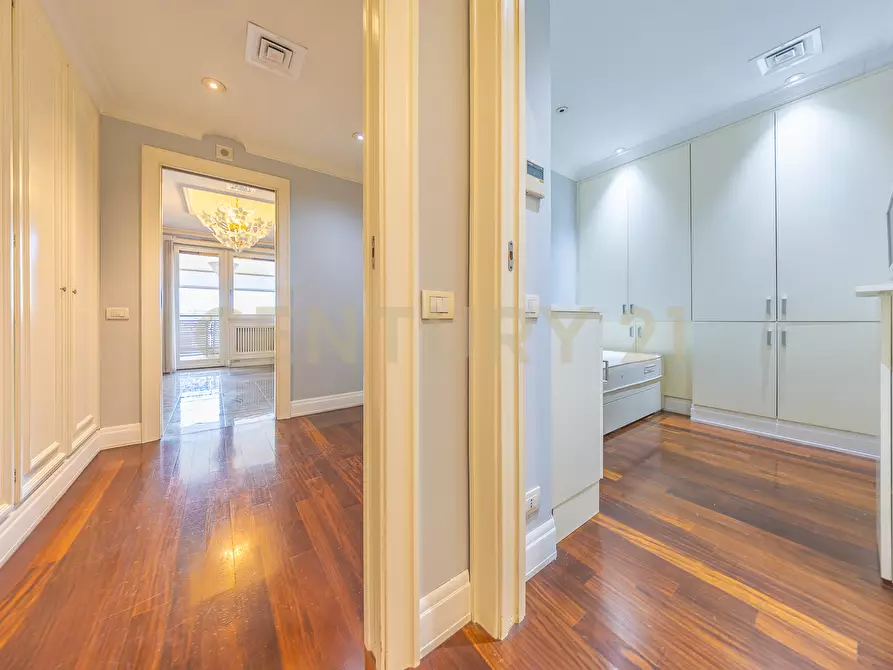 Immagine 55 di Appartamento in vendita  in Via Bevagna 68 a Roma