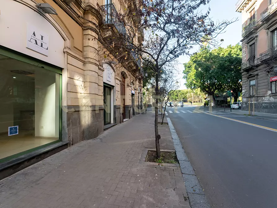 Immagine 11 di Locale commerciale in affitto  in viale Regina Margherita 19 a Catania