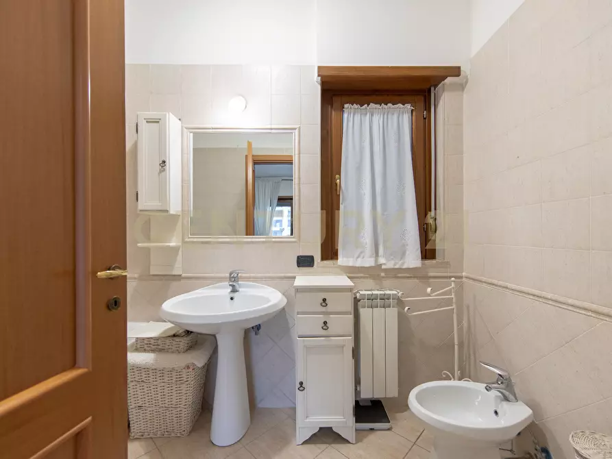 Immagine 24 di Bilocale in vendita  in Via Sandro Botticelli a Fiumicino