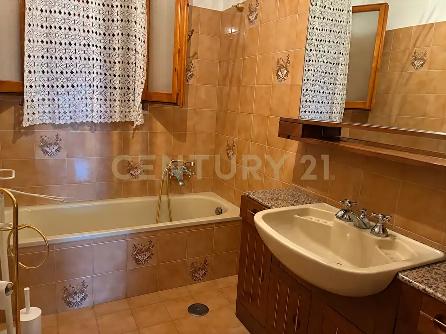 Immagine 15 di Quadrilocale in vendita  in Via Vittorio Alfieri 2 a Orbetello