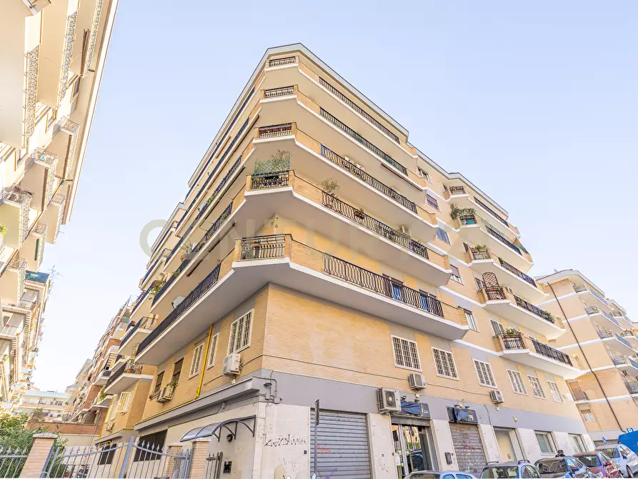 Immagine 31 di Trilocale in vendita  in Via Luigi Rava 9 a Roma