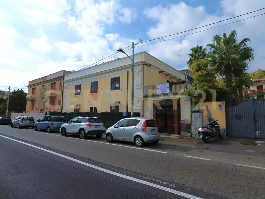 Immagine 2 di Villa in vendita  in Via Livorno 97 a Aci Castello