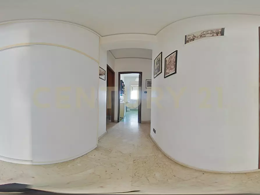 Immagine 47 di Pentalocale in vendita  in Via Fratelli Bandiera 13 a Gravina Di Catania