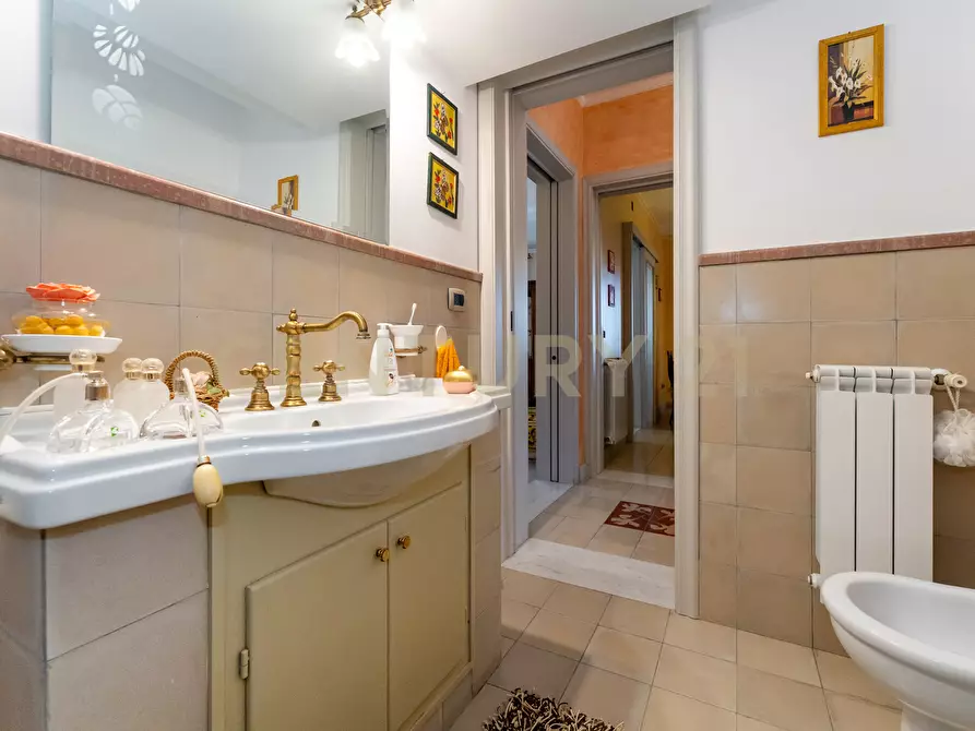 Immagine 30 di Appartamento in vendita  in Via Stazione 12 a Aci Castello