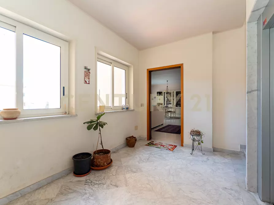 Immagine 3 di Pentalocale in vendita  in Via Nino Martoglio 13 a Valverde