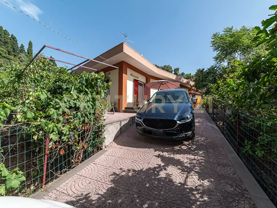 Immagine 3 di Villa in vendita  in Strada Comunale 9 Praiola 8 a Riposto