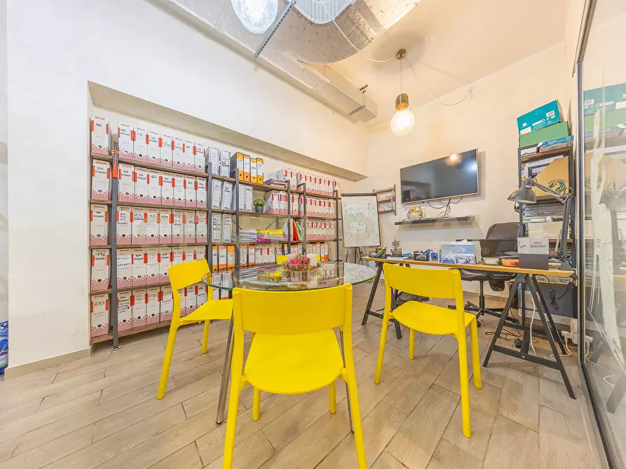 Immagine 24 di Locale commerciale in vendita  in VIA AUGUSTA GENINA 16 a Roma