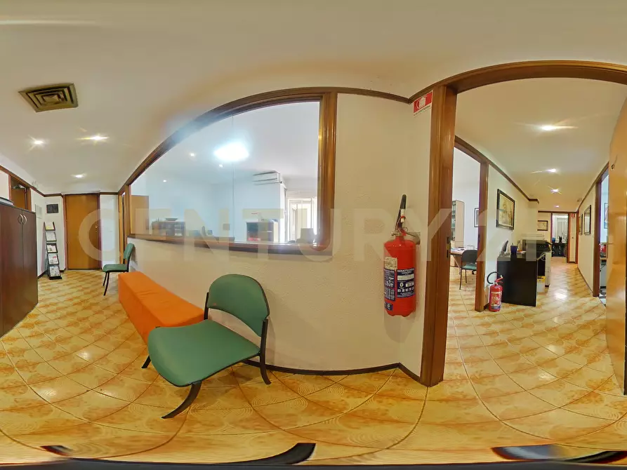 Immagine 46 di Pentalocale in vendita  in Via Grazia Deledda 2 a Catania