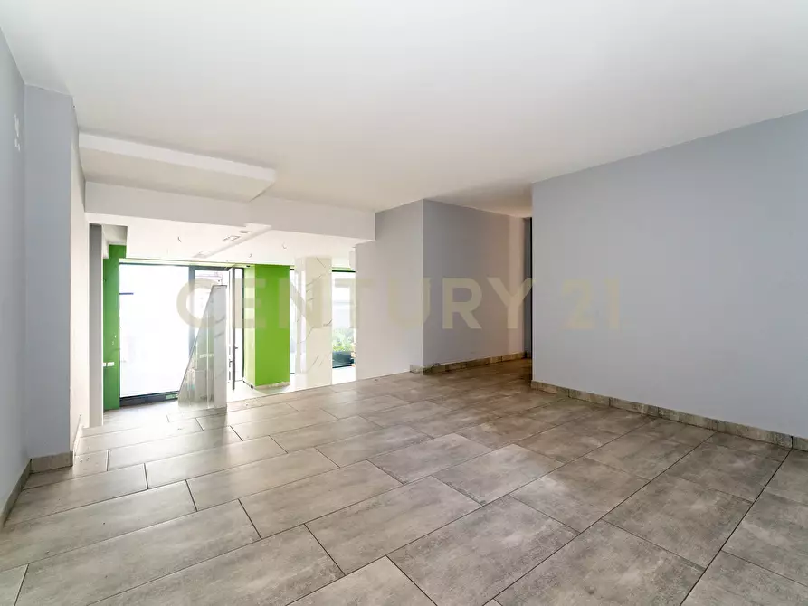 Immagine 24 di Locale commerciale in vendita  in Via Mario Sangiorgi 56 a Catania