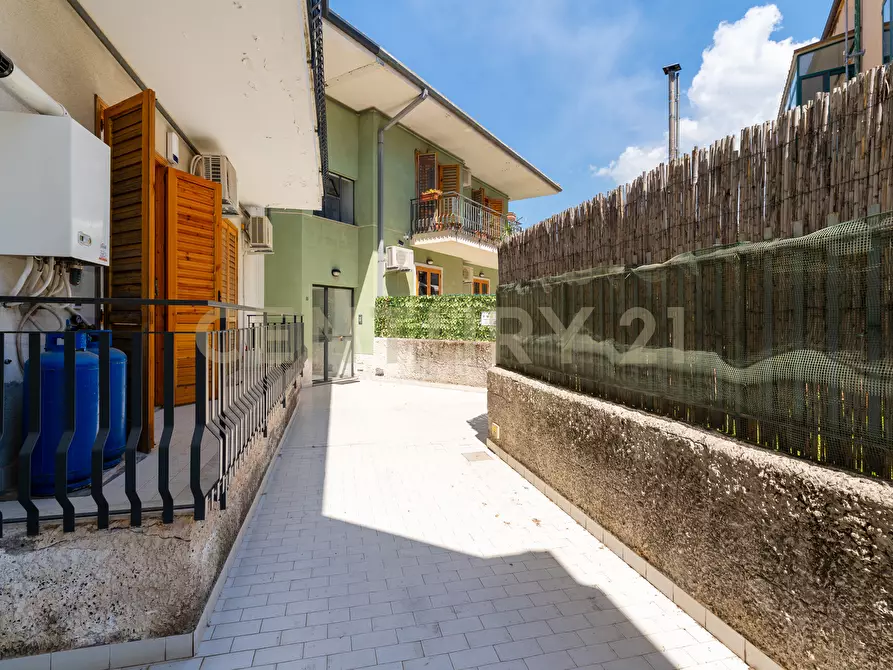Immagine 28 di Trilocale in vendita  in Via Guglielmo Marconi 107 a Pedara